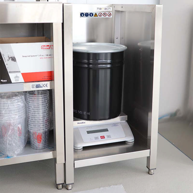 Table de pesage industrielle – pour le traitement des volumes de peinture industrielle 